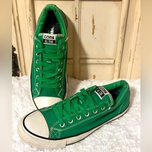 Men’s green converse size 10 excellent condition!